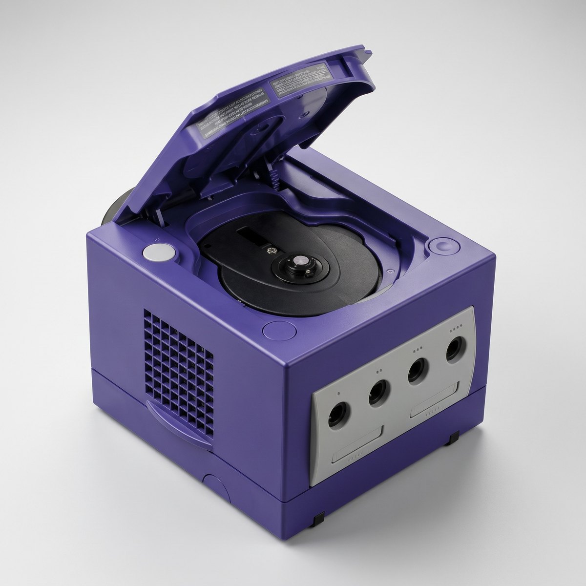 Nintendo GameCube con la tapa abierta mostrando el lector original