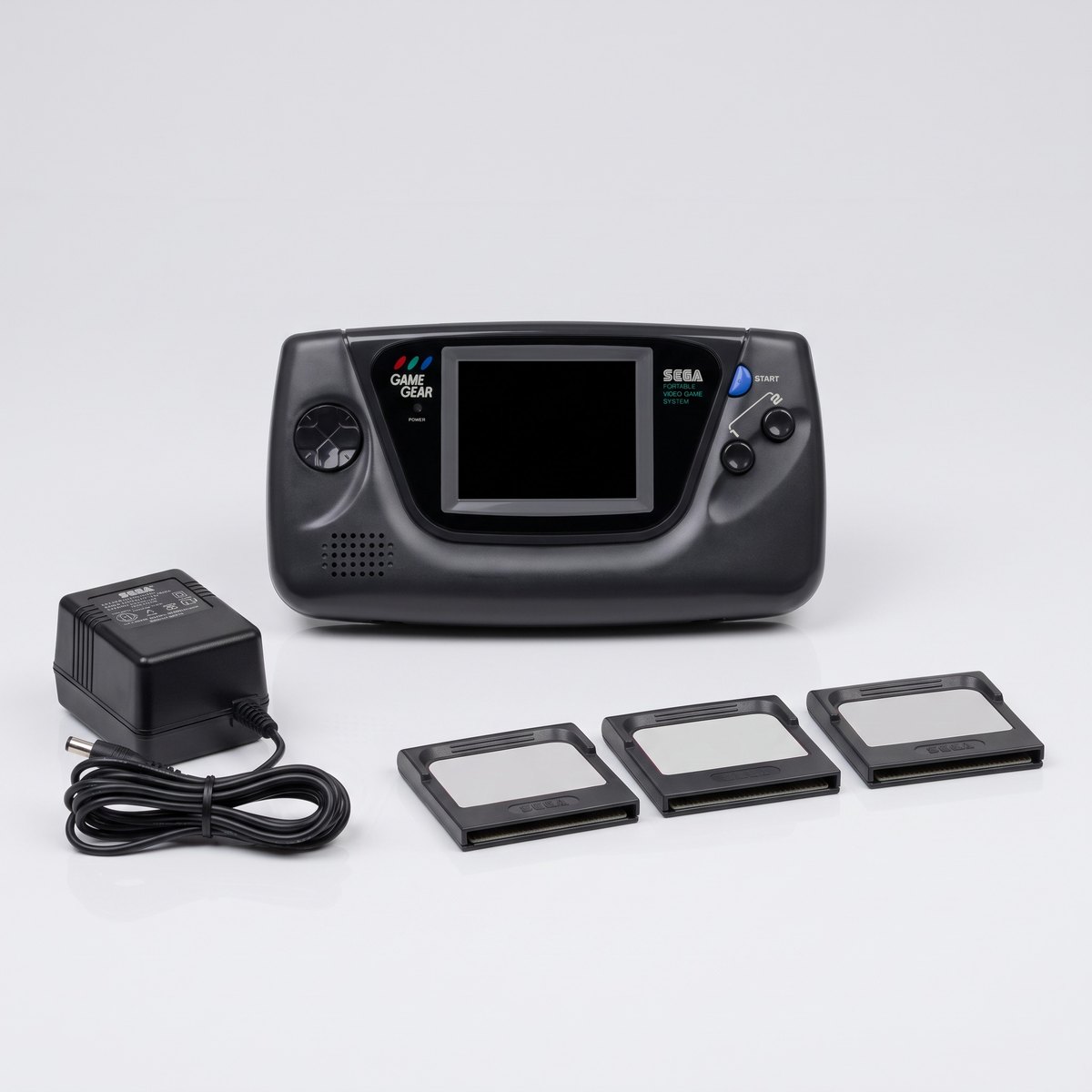 SEGA Game Gear con cartuchos y cargador original