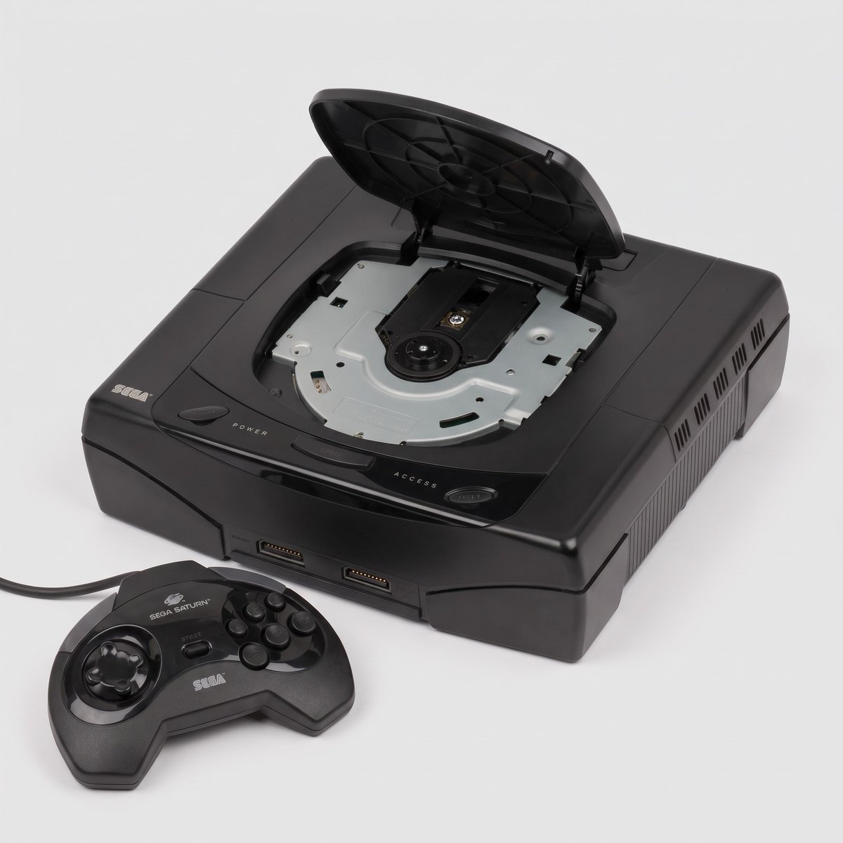 SEGA Saturn con la tapa abierta mostrando el lector de CD