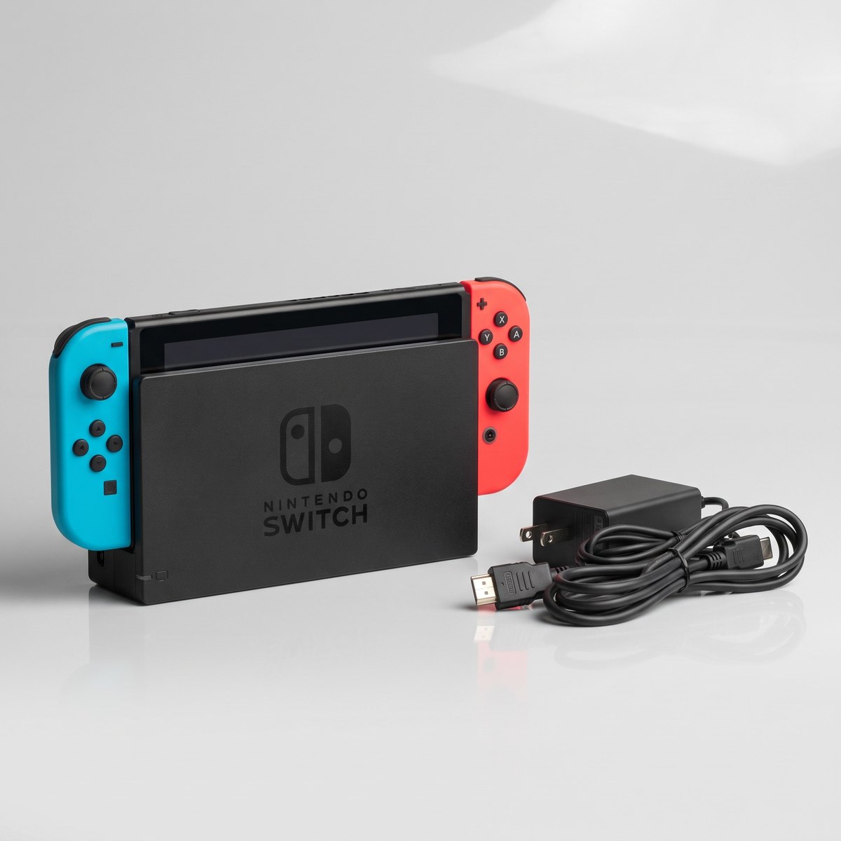 Nintendo Switch en su dock con cargador y cable HDMI